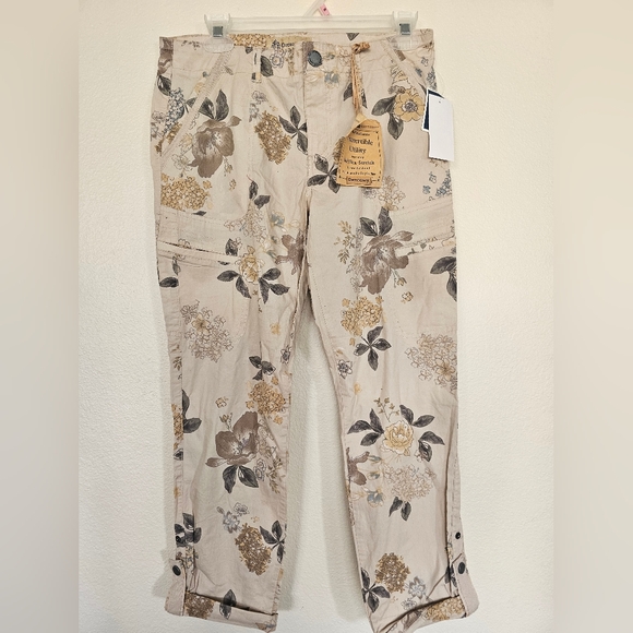 Floral Women's Jeans New Witj Tags - Picture 1 of 3